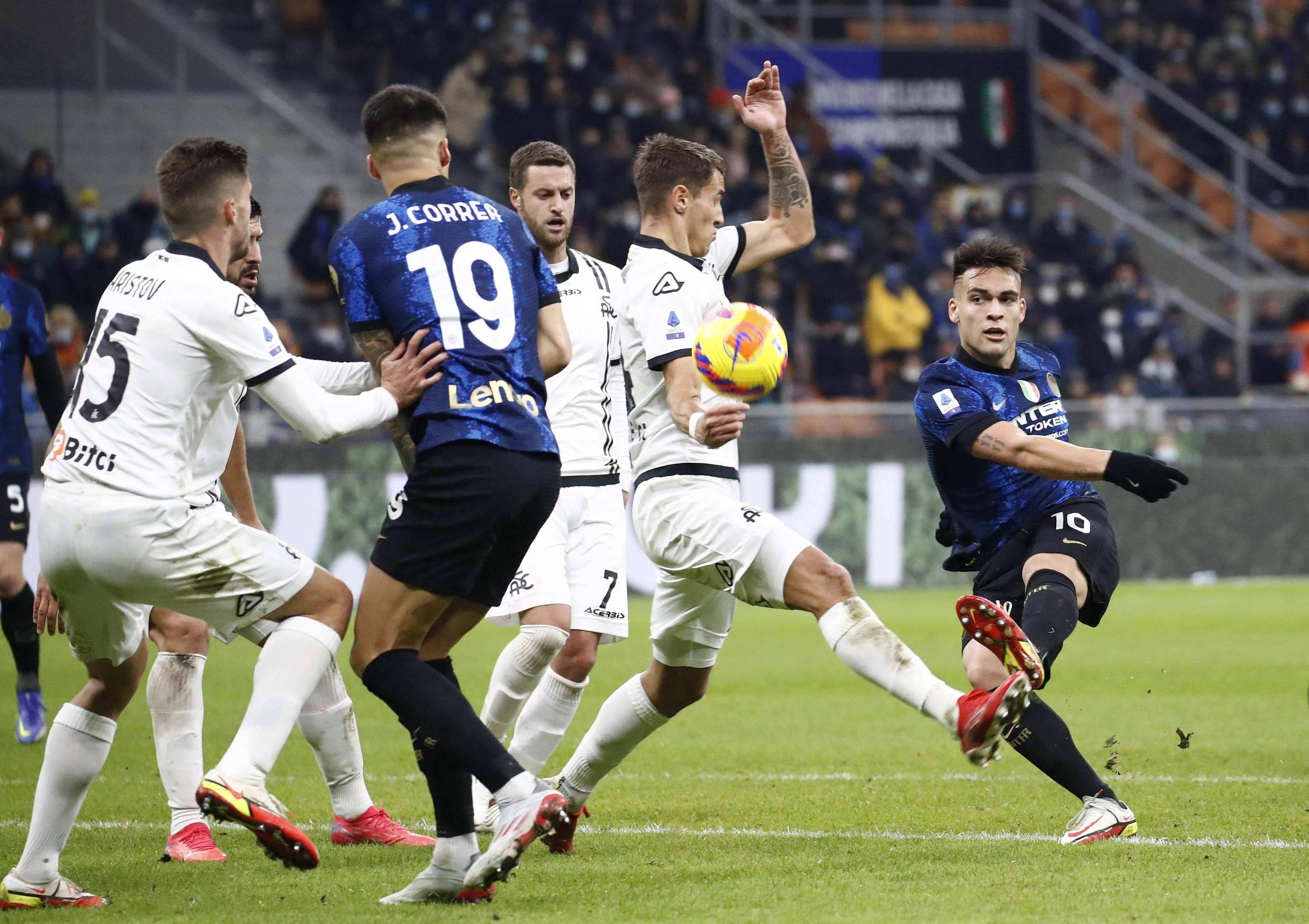 亚特兰大训练开放日,关键时刻刷新队史纪录引欢呼,葡超在即,身体对抗强度拉满的简单介绍 亚特兰大训练开放日,关键时刻刷新队史纪录引欢呼,葡超在即,身体对抗强度拉满的简单介绍